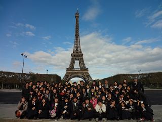 1019-1エッフェル塔集合写真 (2)_R.JPG